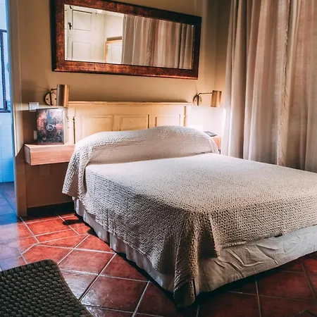 Carabeo Hotel