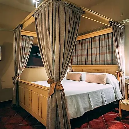 Carabeo Otel Nerja