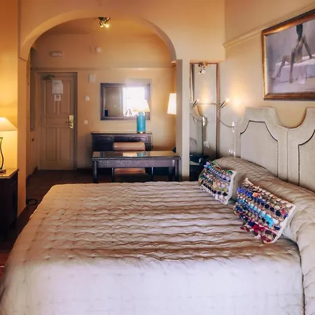 Carabeo Hotel *