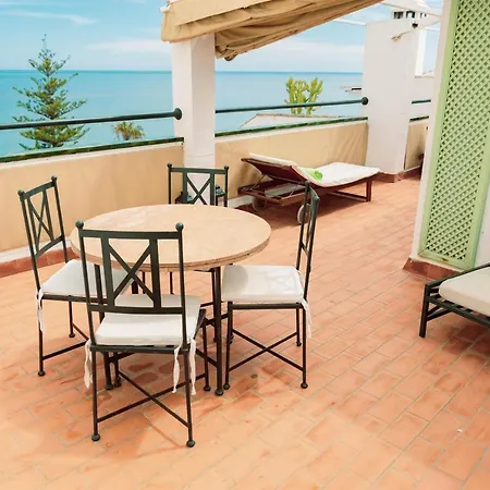 Carabeo Hotel *