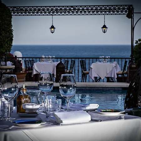 Carabeo Hotel *